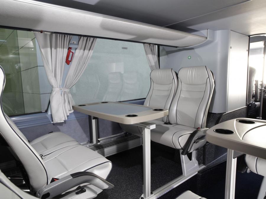 Интерьер Neoplan Skyliner 2010 года  (фото 11 из 13)